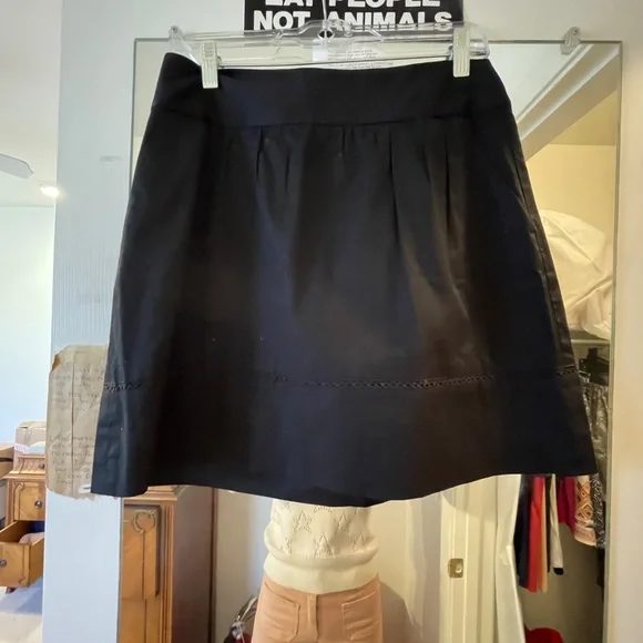 LOFT Ann Taylor Size 2 Black Short Circle Mini Skirt with POCKETS!